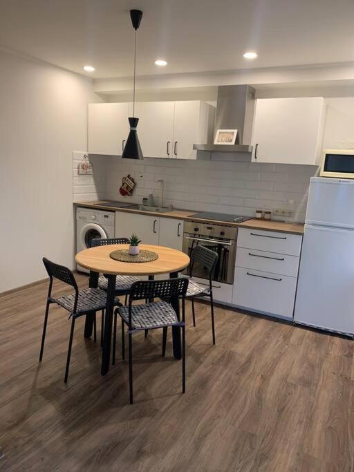 Cozy Apartment In Karmelava Luaran gambar